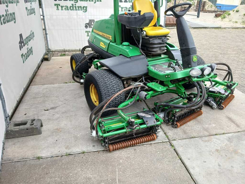 John Deere 8700A - جزازة عشب الحدائق: صورة 3 John Deere 8700A - جزازة عشب الحدائق: صورة 3