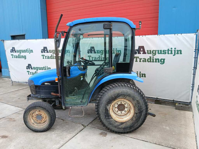 New Holland TC 27 - جرار: صورة 1 New Holland TC 27 - جرار: صورة 1