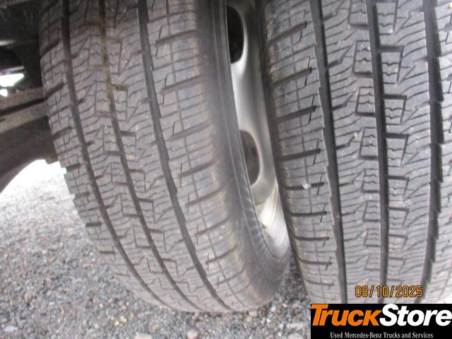 FUSO Canter 3C15 - شاحنة بصندوق مغلق: صورة 2 FUSO Canter 3C15 - شاحنة بصندوق مغلق: صورة 2