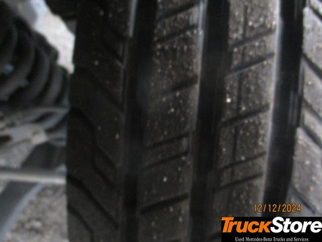 FUSO Canter 3C15 - شاحنة صندوقية: صورة 5 FUSO Canter 3C15 - شاحنة صندوقية: صورة 5