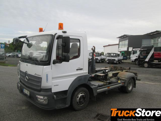 Mercedes-Benz Atego 916 - شاحنة برافعة خطافية: صورة 1 Mercedes-Benz Atego 916 - شاحنة برافعة خطافية: صورة 1