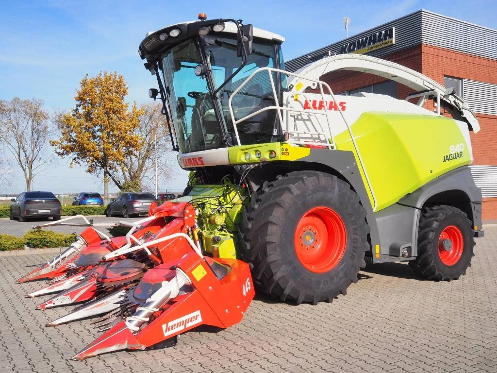 Claas Jaguar 840 4x4 + Kemper 445 - حصادة الأعلاف: صورة 5 Claas Jaguar 840 4x4 + Kemper 445 - حصادة الأعلاف: صورة 5