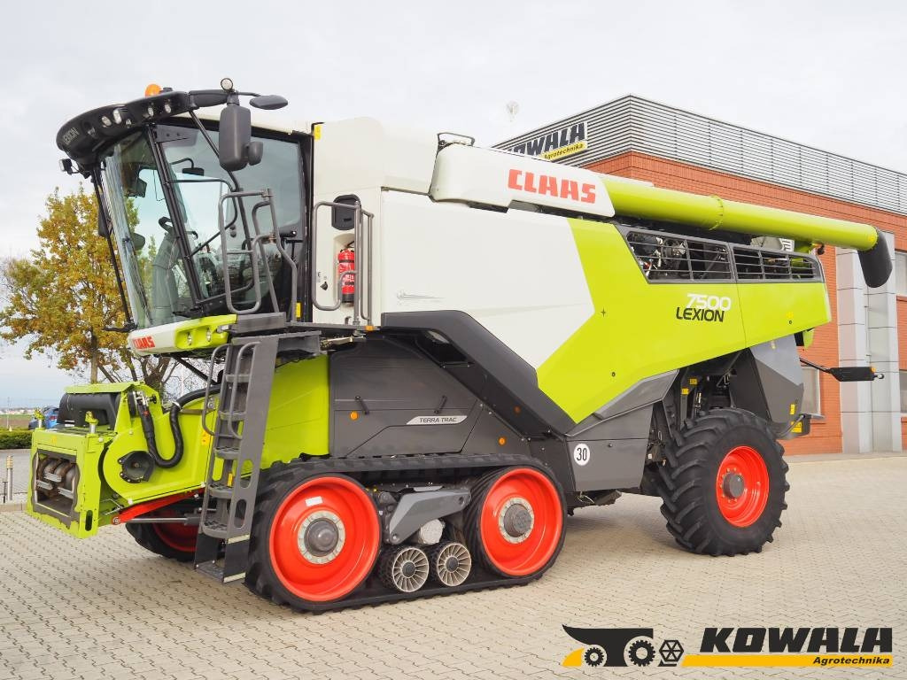 Claas Lexion 7500TT GPS + V930 - حصادة: صورة 1 Claas Lexion 7500TT GPS + V930 - حصادة: صورة 1