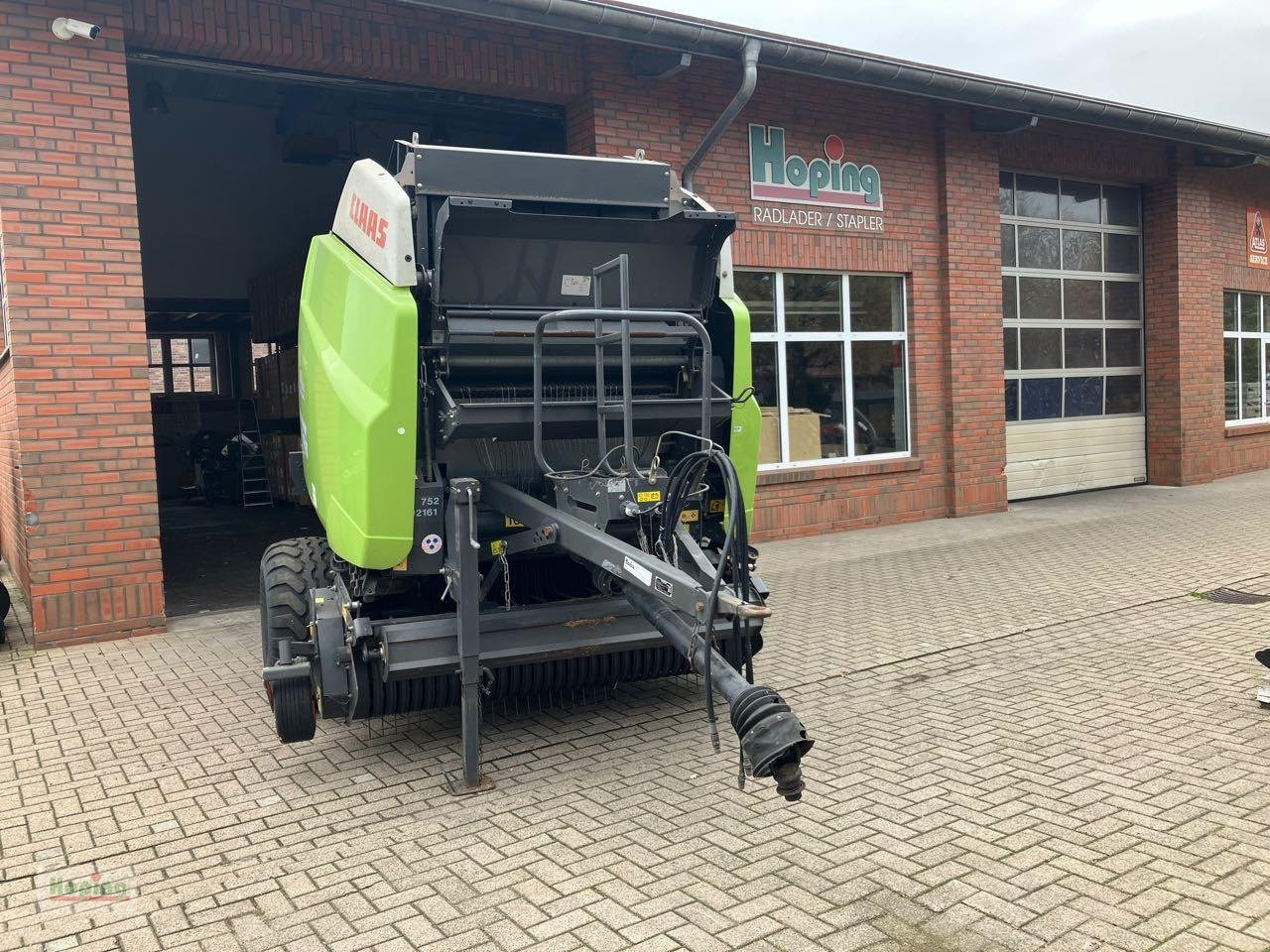 CLAAS Variant 385 - آلة بالات دائرية: صورة 1 CLAAS Variant 385 - آلة بالات دائرية: صورة 1