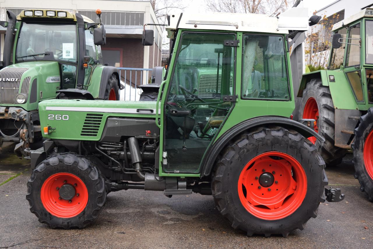 Fendt Farmer 260 V *Schmalspur* - جرار: صورة 1 Fendt Farmer 260 V *Schmalspur* - جرار: صورة 1