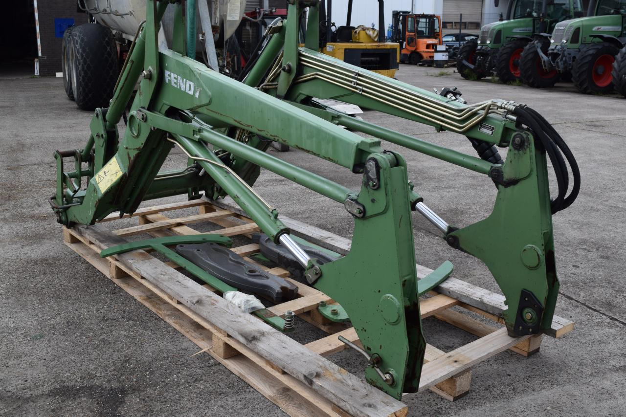 Fendt Frontlader für Serie 400 - مغراف أمامي للجرار: صورة 3 Fendt Frontlader für Serie 400 - مغراف أمامي للجرار: صورة 3
