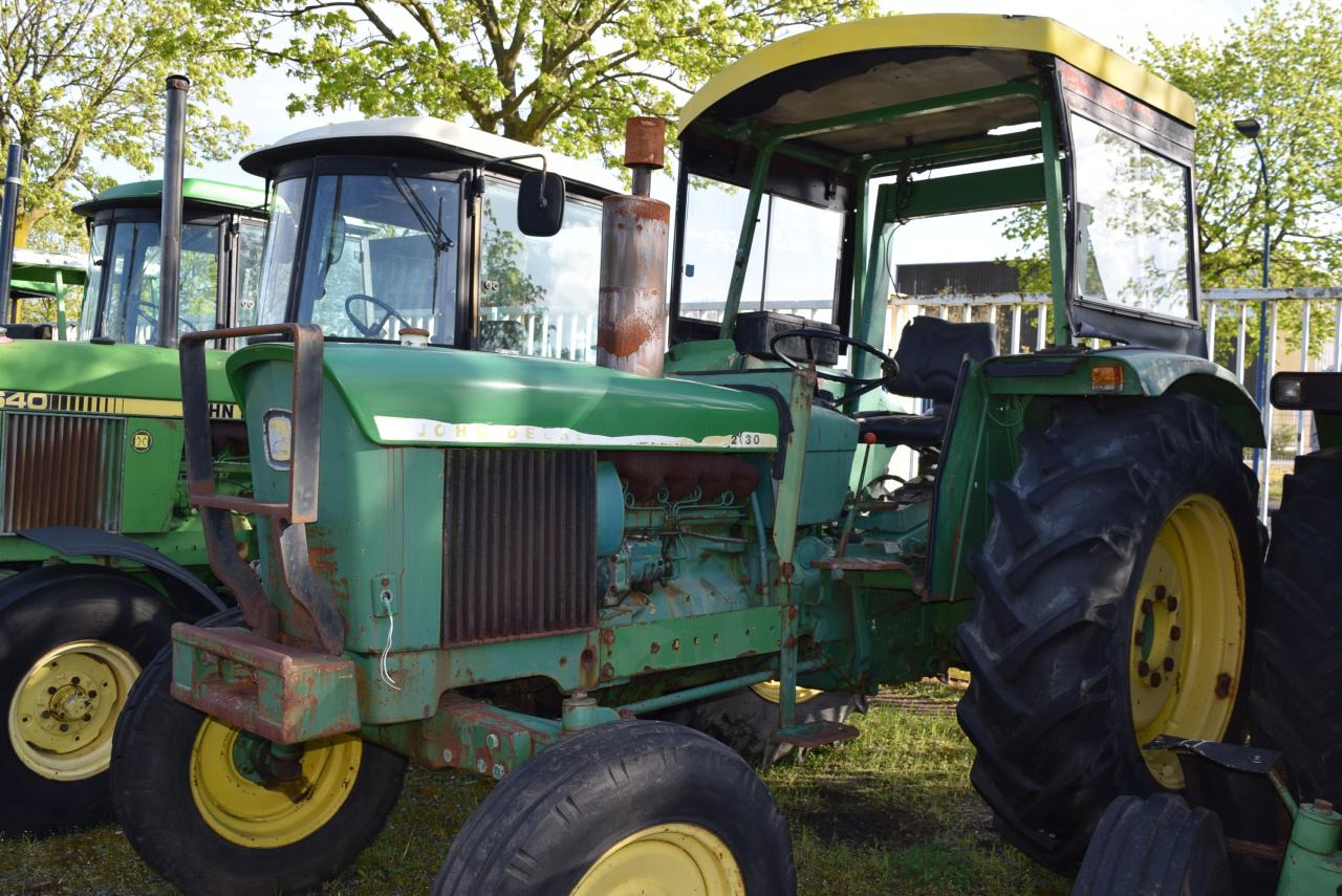 John Deere 2130 - جرار: صورة 2 John Deere 2130 - جرار: صورة 2