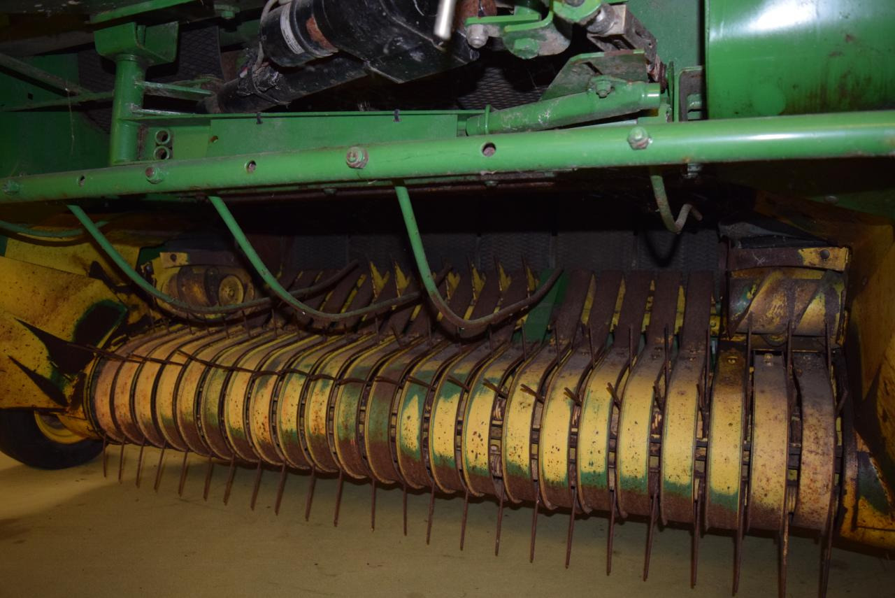 John Deere 580 - آلة بالات دائرية: صورة 5 John Deere 580 - آلة بالات دائرية: صورة 5