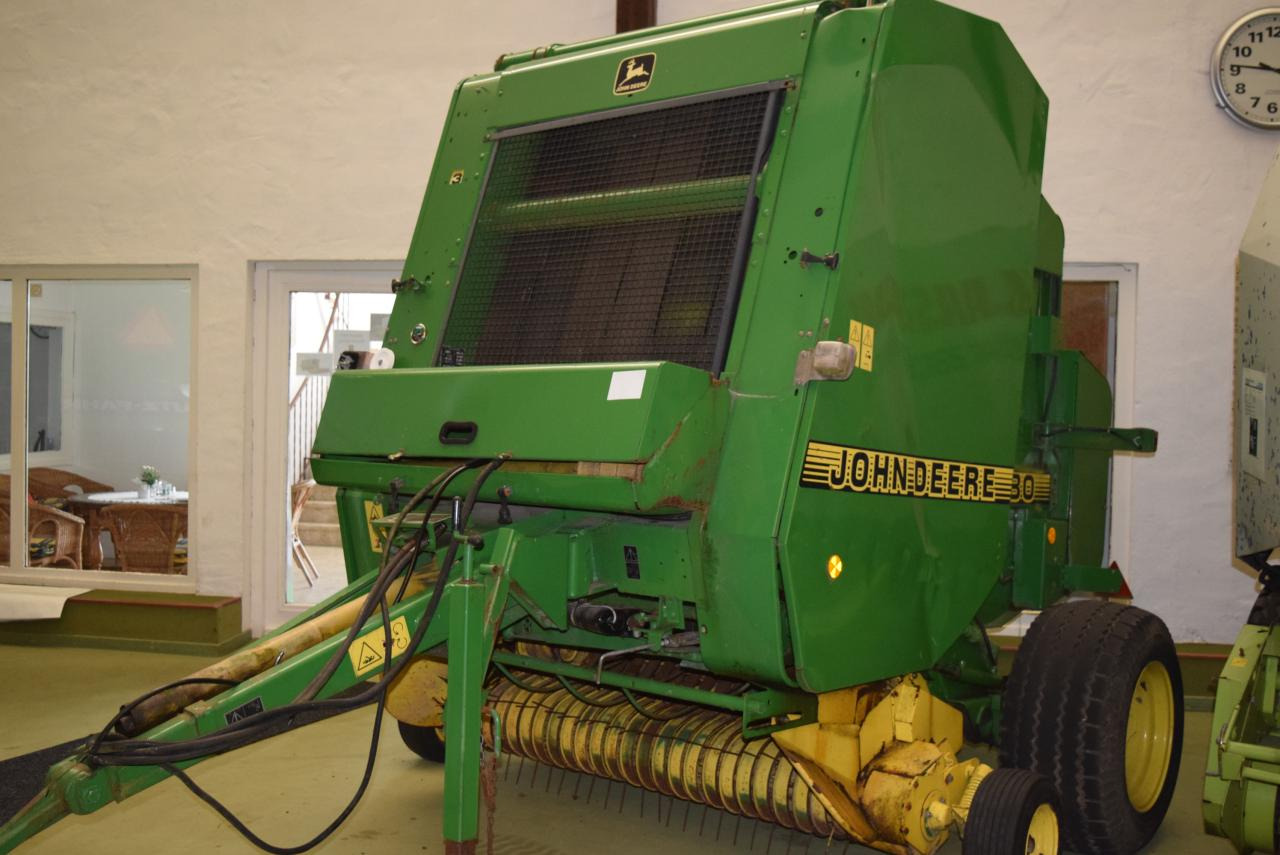 John Deere 580 - آلة بالات دائرية: صورة 3 John Deere 580 - آلة بالات دائرية: صورة 3