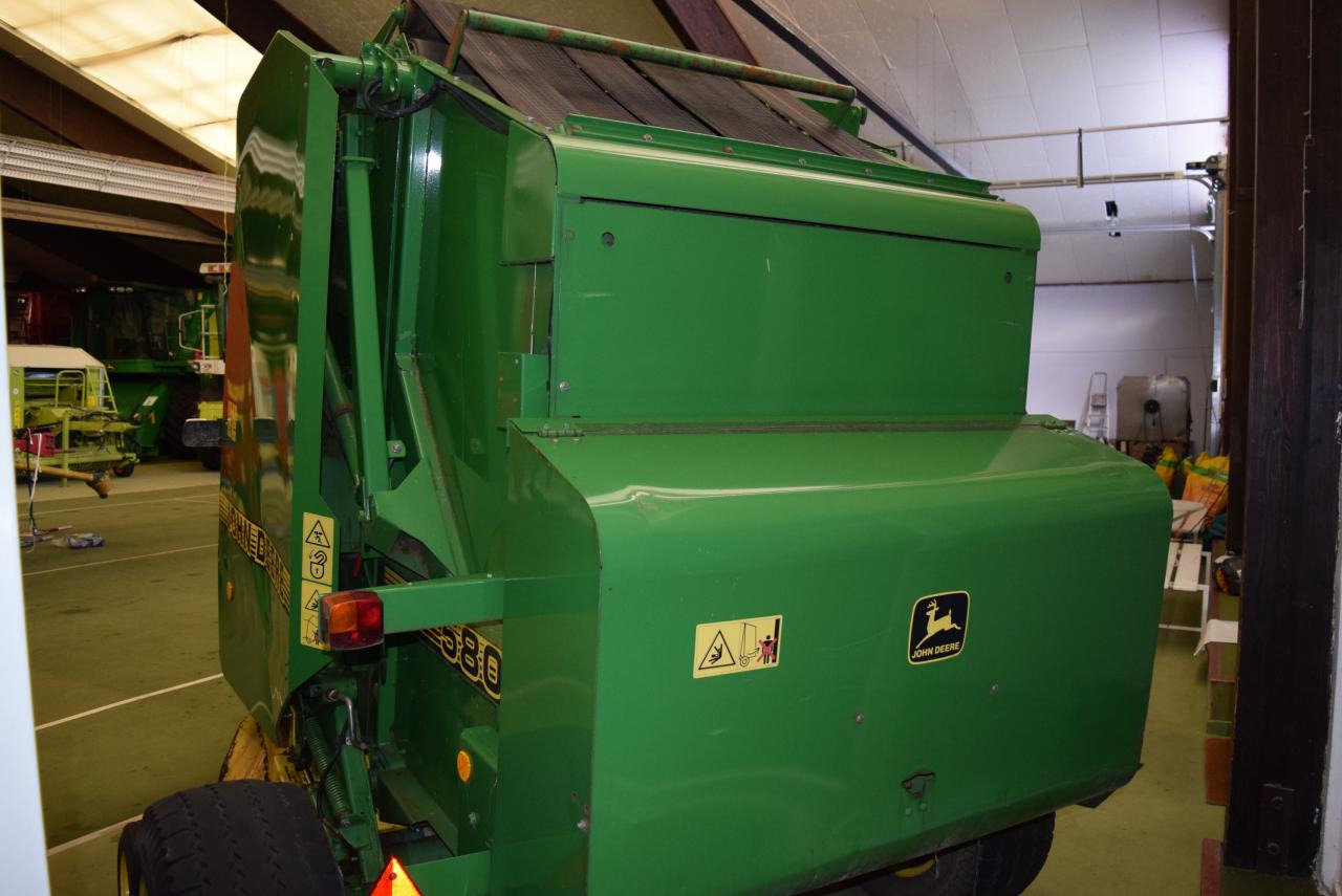 John Deere 580 - آلة بالات دائرية: صورة 4 John Deere 580 - آلة بالات دائرية: صورة 4