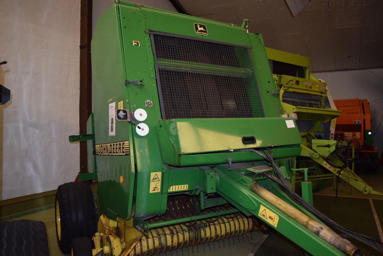 John Deere 580 - آلة بالات دائرية: صورة 3 John Deere 580 - آلة بالات دائرية: صورة 3