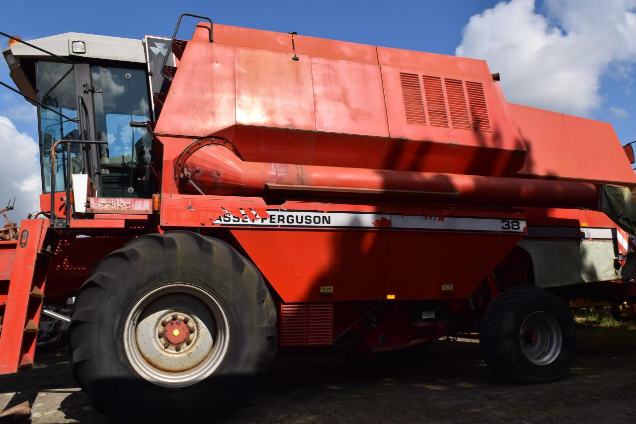Massey Ferguson MF 38 - حصادة: صورة 3 Massey Ferguson MF 38 - حصادة: صورة 3