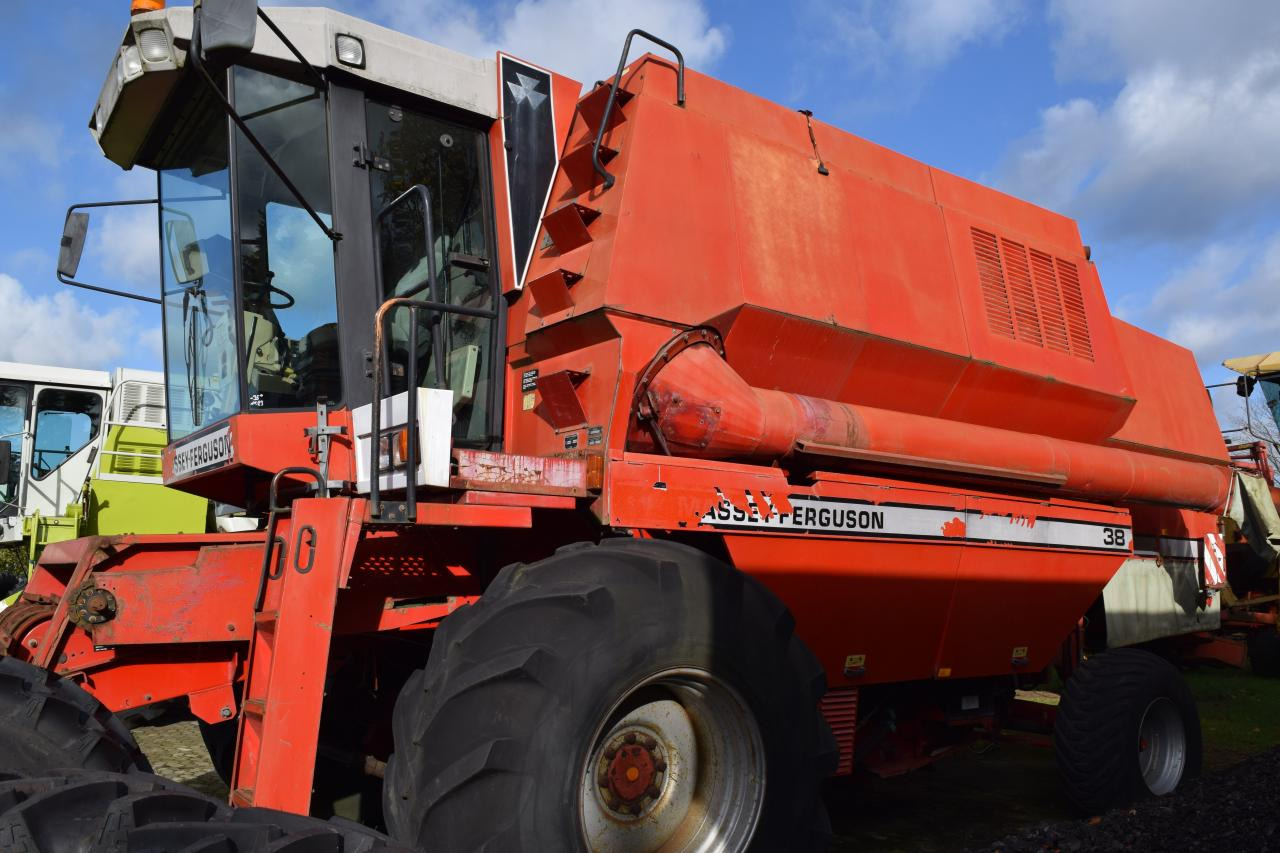 Massey Ferguson MF 38 - حصادة: صورة 2 Massey Ferguson MF 38 - حصادة: صورة 2