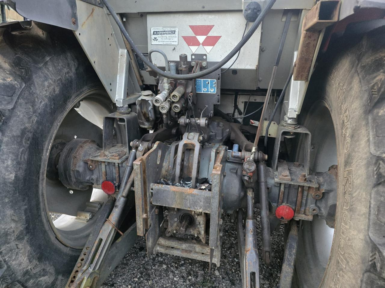Massey Ferguson MF 390 T *Brandschaden* - جرار: صورة 3 Massey Ferguson MF 390 T *Brandschaden* - جرار: صورة 3