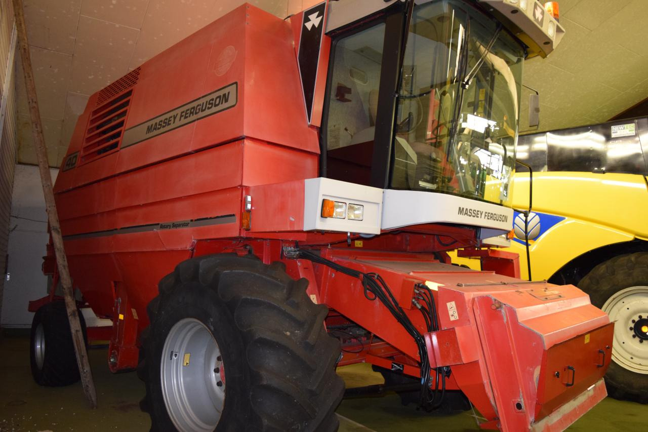 Massey Ferguson MF 40 RS - حصادة: صورة 2 Massey Ferguson MF 40 RS - حصادة: صورة 2