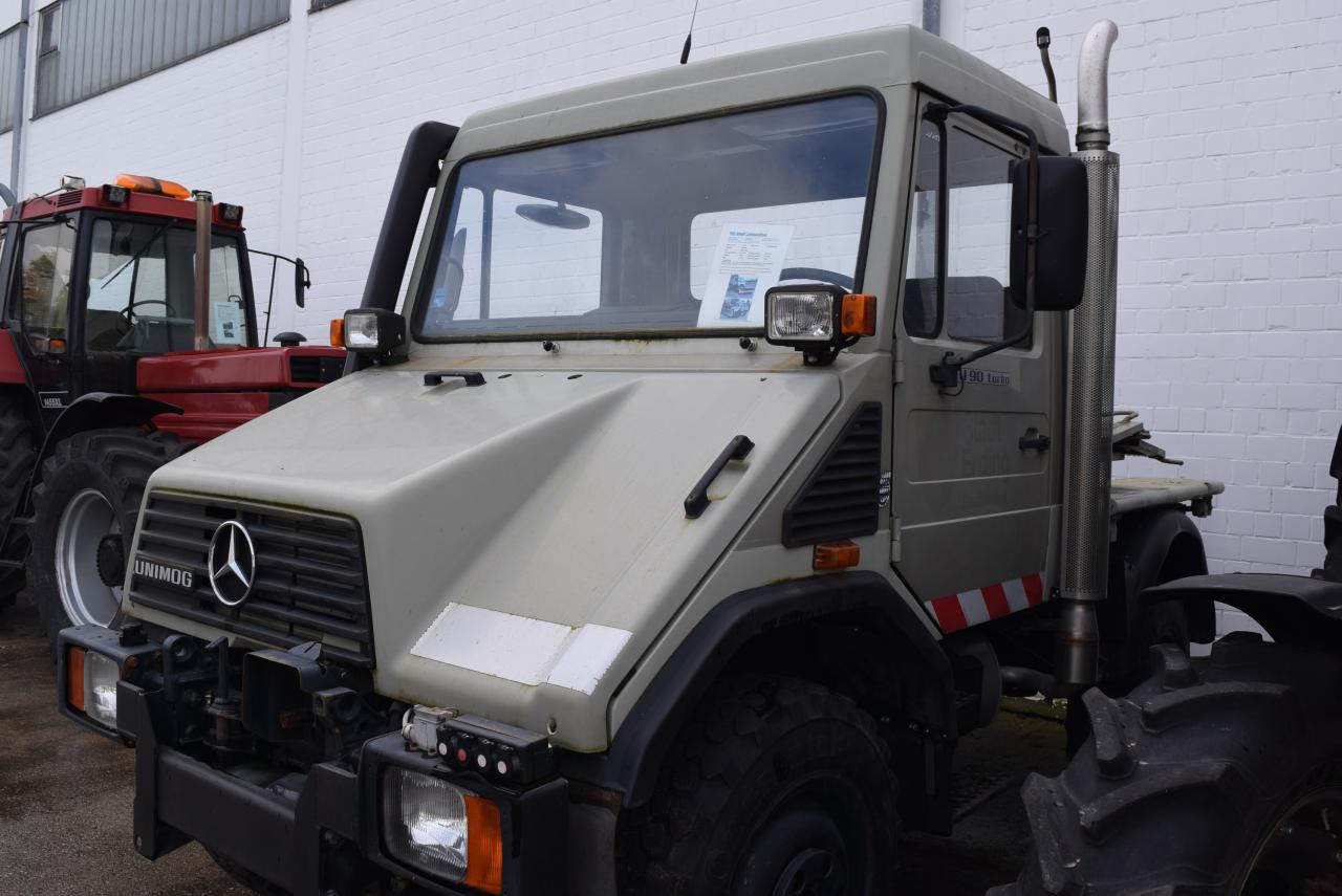 Mercedes-Benz Unimog U 90 - جرار: صورة 1 Mercedes-Benz Unimog U 90 - جرار: صورة 1