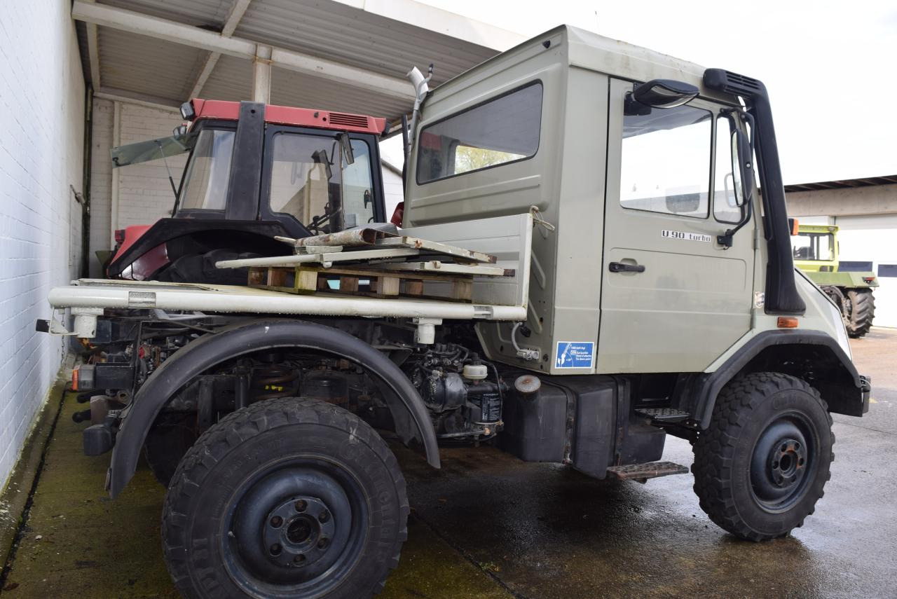 Mercedes-Benz Unimog U 90 - جرار: صورة 3 Mercedes-Benz Unimog U 90 - جرار: صورة 3