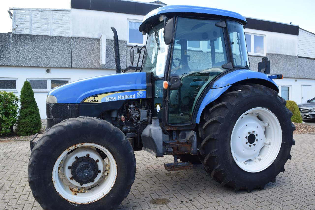 New Holland TD 5040 - جرار: صورة 1 New Holland TD 5040 - جرار: صورة 1