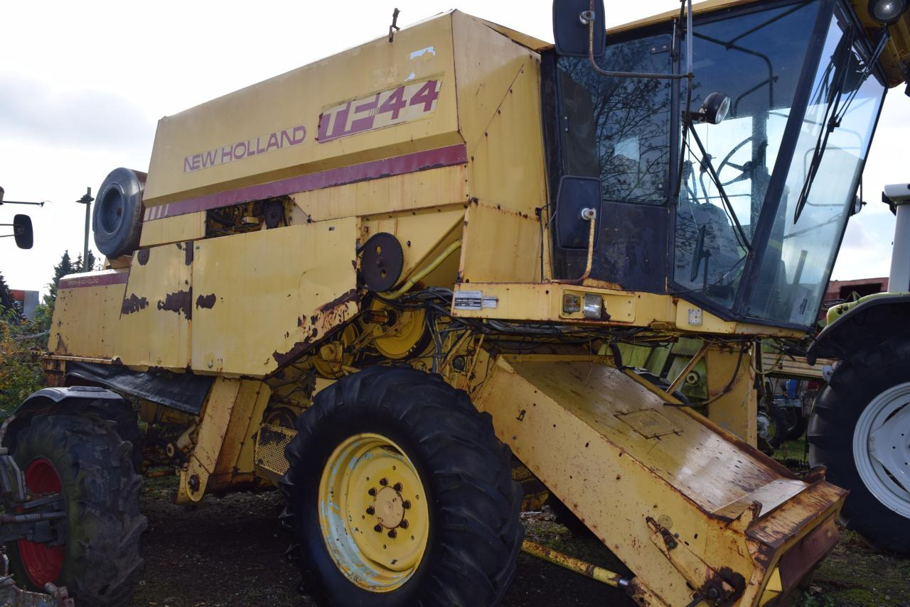 New Holland TF 44 - حصادة: صورة 1 New Holland TF 44 - حصادة: صورة 1