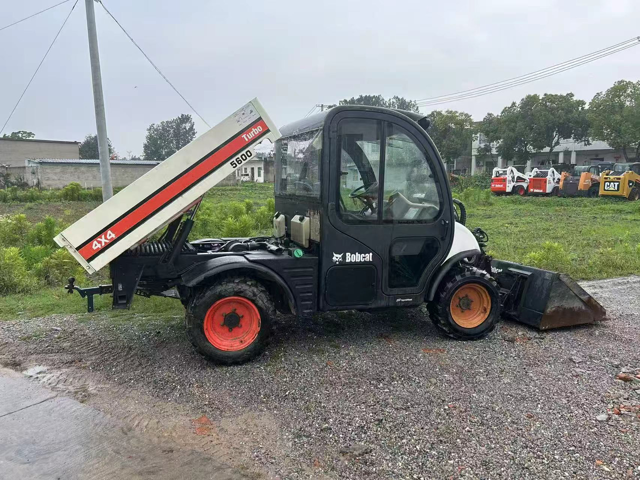 BOBCAT 5600 Toolcat - شيول صغير: صورة 2 BOBCAT 5600 Toolcat - شيول صغير: صورة 2
