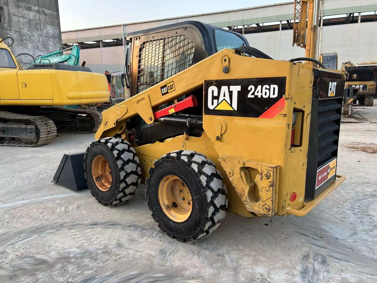 شيول صغير Caterpillar 246D: صورة 10