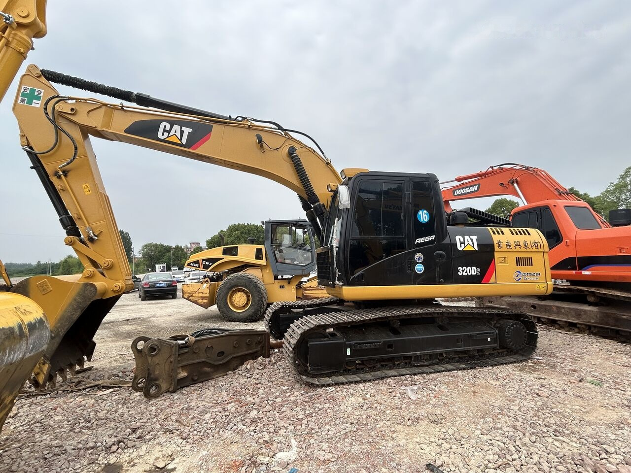 Caterpillar 320D2 - حفار زاحف: صورة 4 Caterpillar 320D2 - حفار زاحف: صورة 4