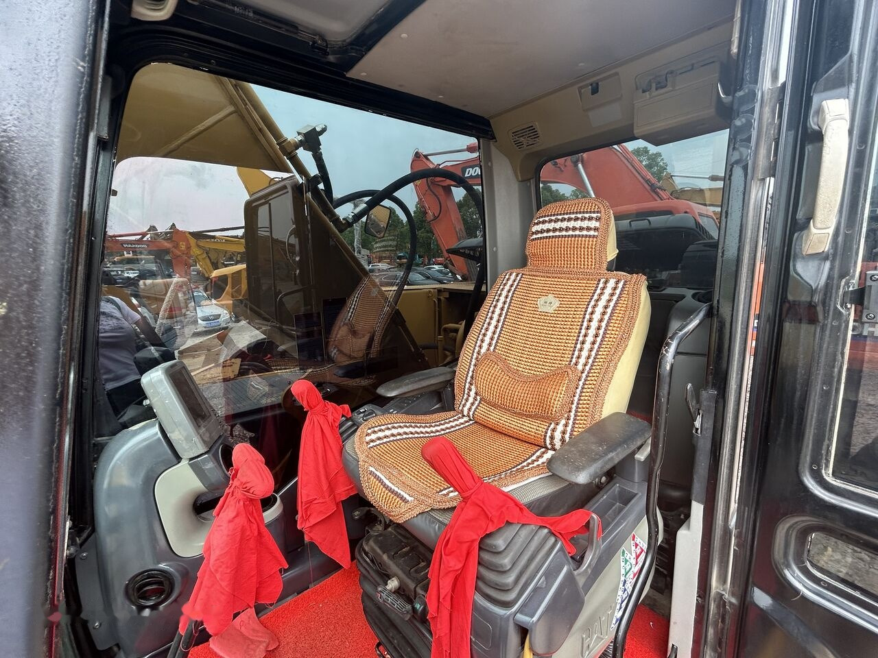 Caterpillar 320D2 - حفار زاحف: صورة 2 Caterpillar 320D2 - حفار زاحف: صورة 2