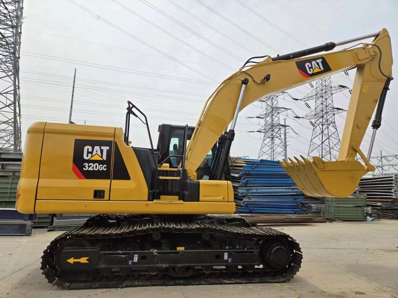 Caterpillar 320GC - حفار زاحف: صورة 3 Caterpillar 320GC - حفار زاحف: صورة 3