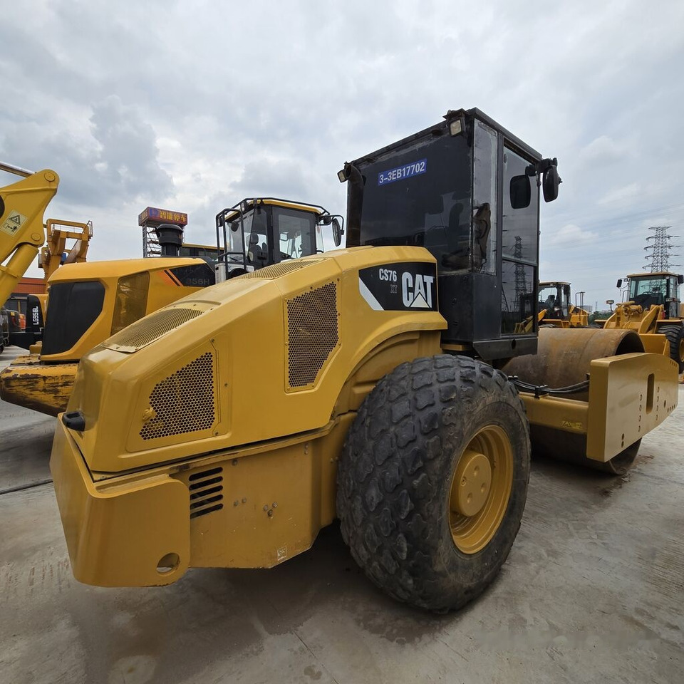 Caterpillar CS76 - ضاغطة التربة: صورة 1 Caterpillar CS76 - ضاغطة التربة: صورة 1