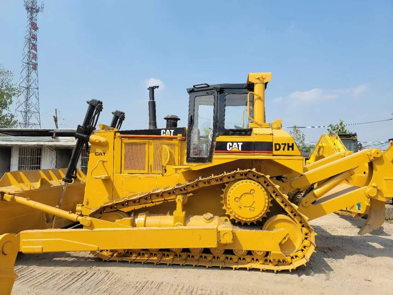 Caterpillar D7H - بلدوزر: صورة 1 Caterpillar D7H - بلدوزر: صورة 1