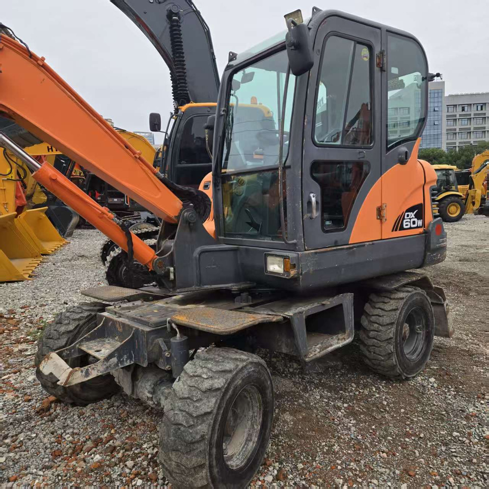 DOOSAN DX60W - حفار ذو عجلات: صورة 3 DOOSAN DX60W - حفار ذو عجلات: صورة 3