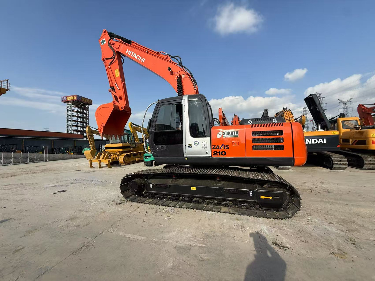 HITACHI ZX210 - حفار زاحف: صورة 1 HITACHI ZX210 - حفار زاحف: صورة 1