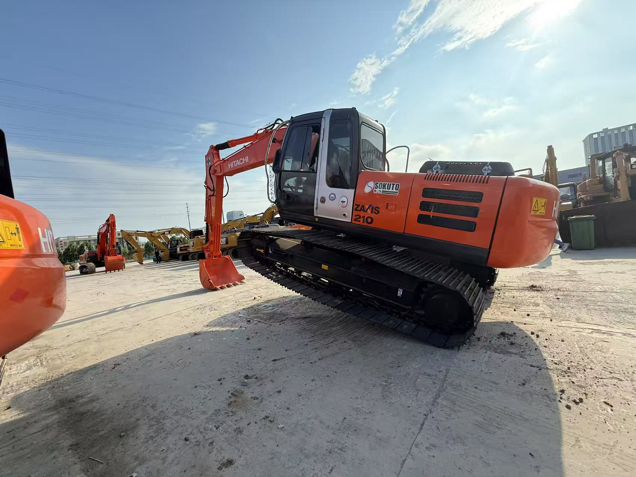HITACHI ZX210 - حفار زاحف: صورة 1 HITACHI ZX210 - حفار زاحف: صورة 1