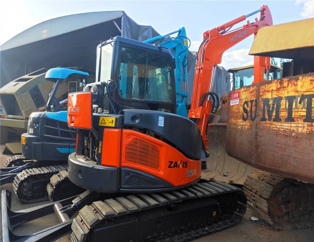 Hitachi ZX55UR - حفار صغير: صورة 1 Hitachi ZX55UR - حفار صغير: صورة 1