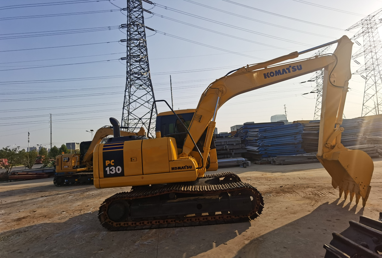 KOMATSU PC130-7 - حفار صغير: صورة 1 KOMATSU PC130-7 - حفار صغير: صورة 1
