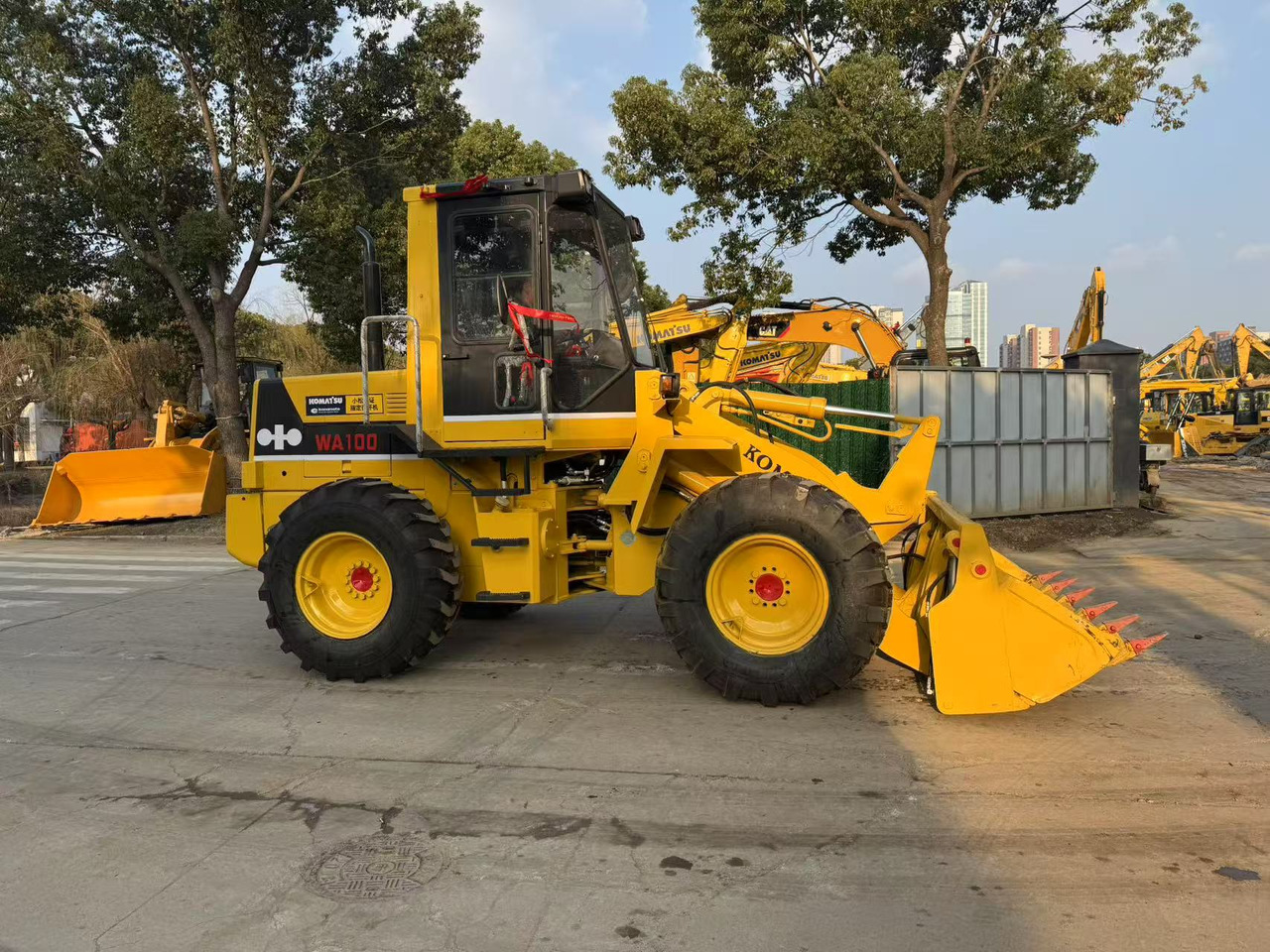 KOMATSU WA100-1 - اللودر بعجل: صورة 3 KOMATSU WA100-1 - اللودر بعجل: صورة 3