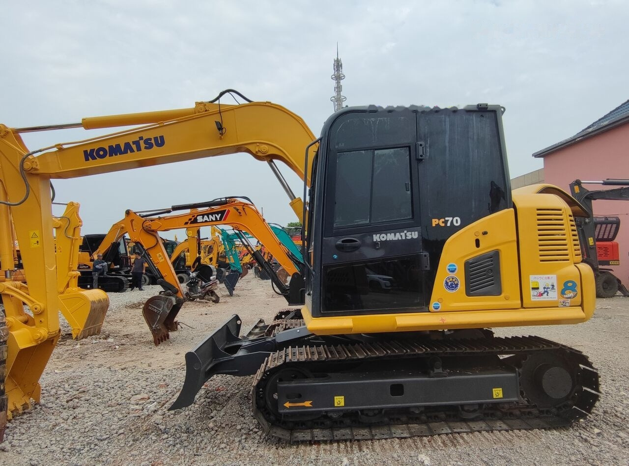Komatsu PC70-8 - حفار صغير: صورة 1 Komatsu PC70-8 - حفار صغير: صورة 1