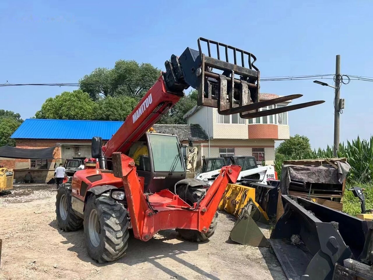 Manitou MT1740 - آلة رفع ونقل تلسكوبية: صورة 1 Manitou MT1740 - آلة رفع ونقل تلسكوبية: صورة 1