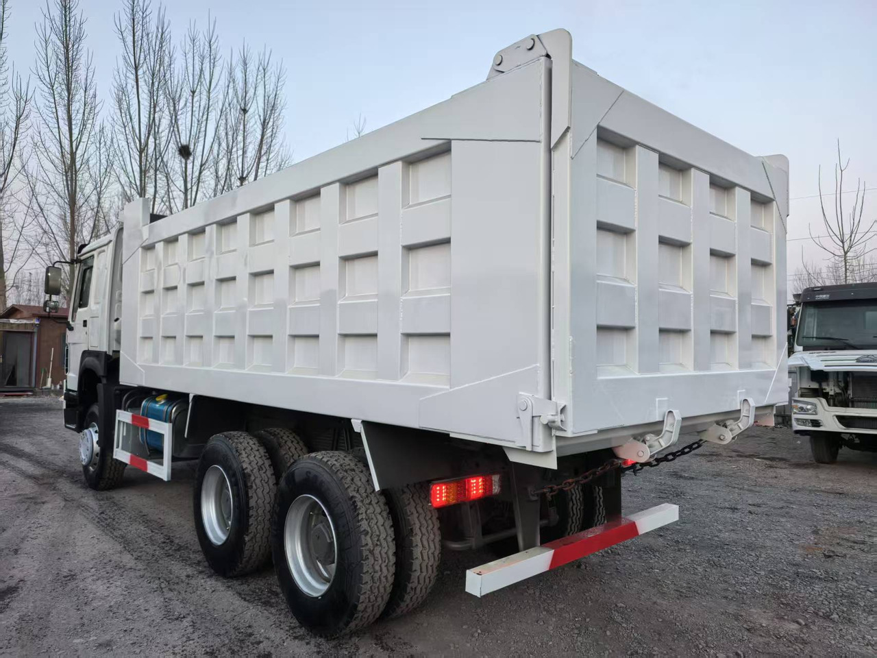 SINOTRUK HOWO 6x4 - شاحنة قلاب: صورة 3 SINOTRUK HOWO 6x4 - شاحنة قلاب: صورة 3