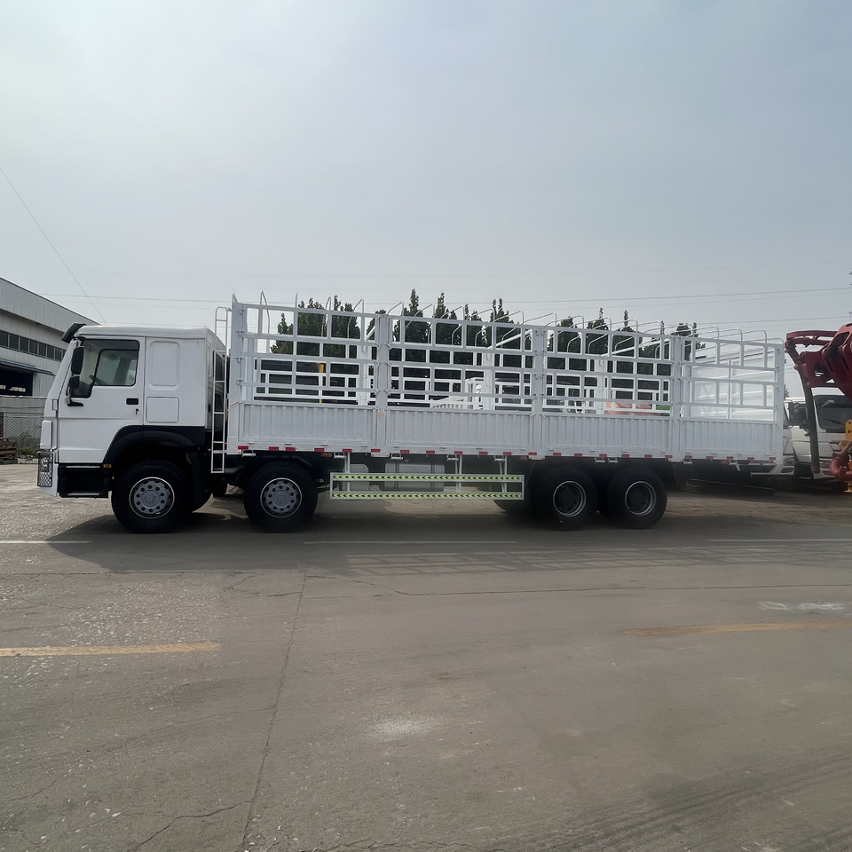 SINOTRUK HOWO 8*4 Fence Truck - شاحنة: صورة 3 SINOTRUK HOWO 8*4 Fence Truck - شاحنة: صورة 3
