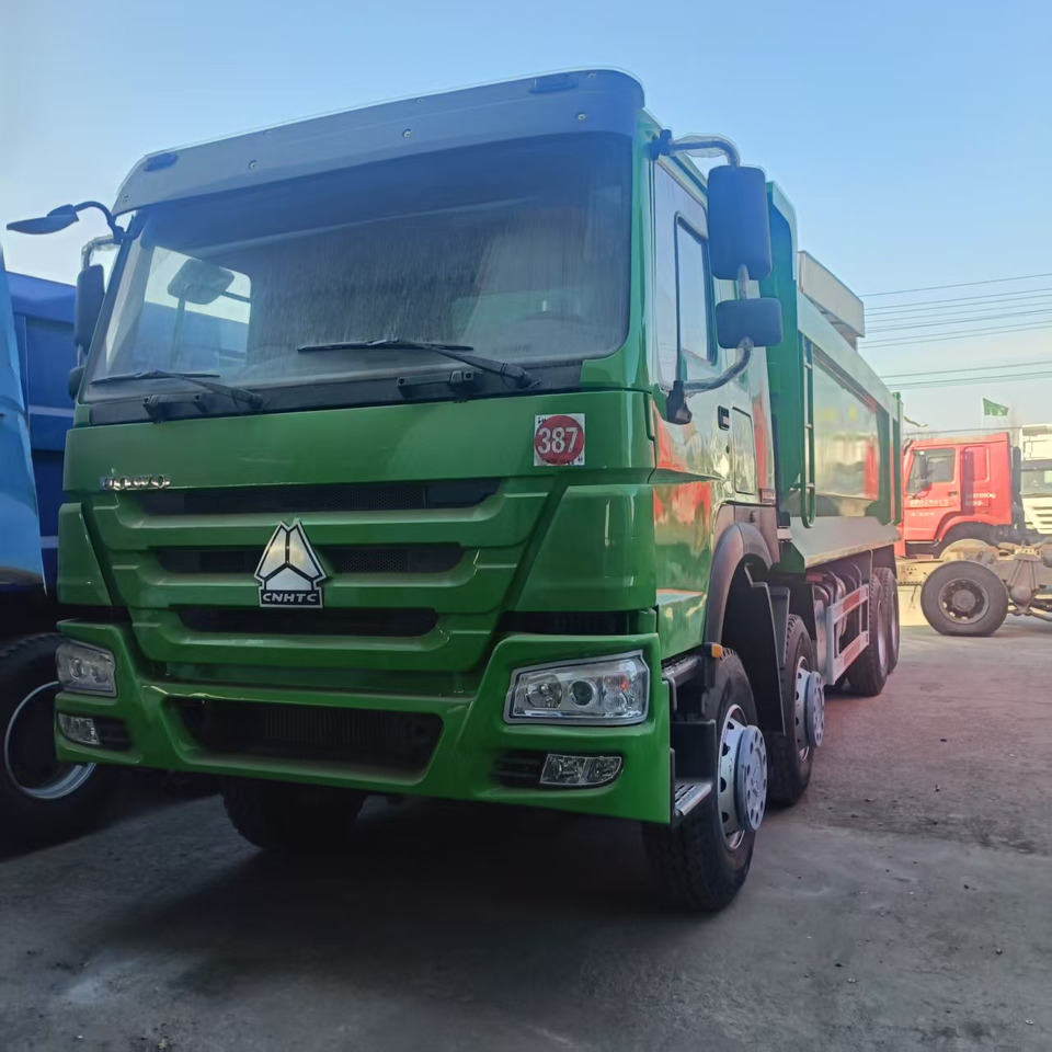 SINOTRUK HOWO 8x4 - شاحنة صندوقية: صورة 2 SINOTRUK HOWO 8x4 - شاحنة صندوقية: صورة 2