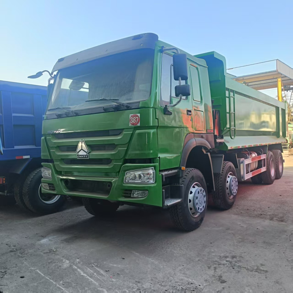 SINOTRUK HOWO 8x4 - شاحنة صندوقية: صورة 1 SINOTRUK HOWO 8x4 - شاحنة صندوقية: صورة 1