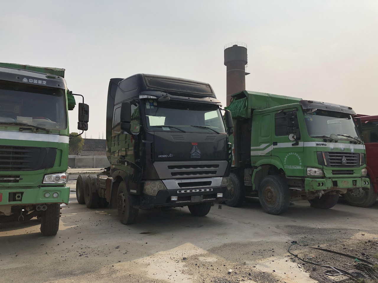 SINOTRUK HOWO A7 - مقطورة السحب: صورة 1 SINOTRUK HOWO A7 - مقطورة السحب: صورة 1