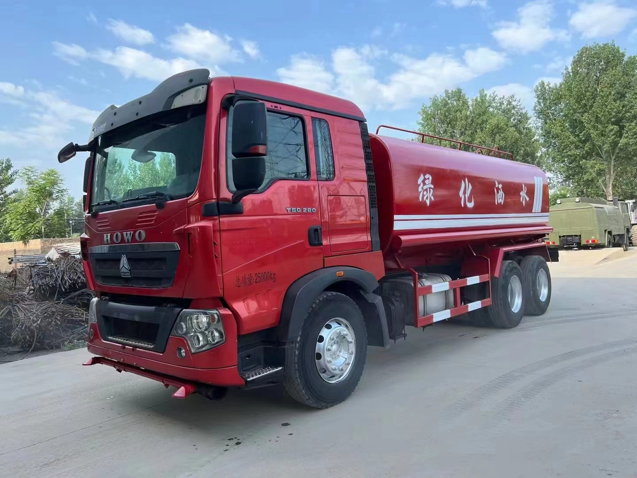 SINOTRUK HOWO sprinkler - شاحنة صهريج: صورة 3 SINOTRUK HOWO sprinkler - شاحنة صهريج: صورة 3