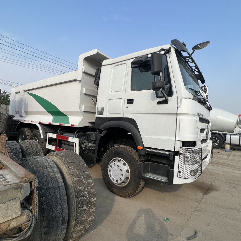 SINOTRUK HOWO - شاحنة صندوقية: صورة 2 SINOTRUK HOWO - شاحنة صندوقية: صورة 2