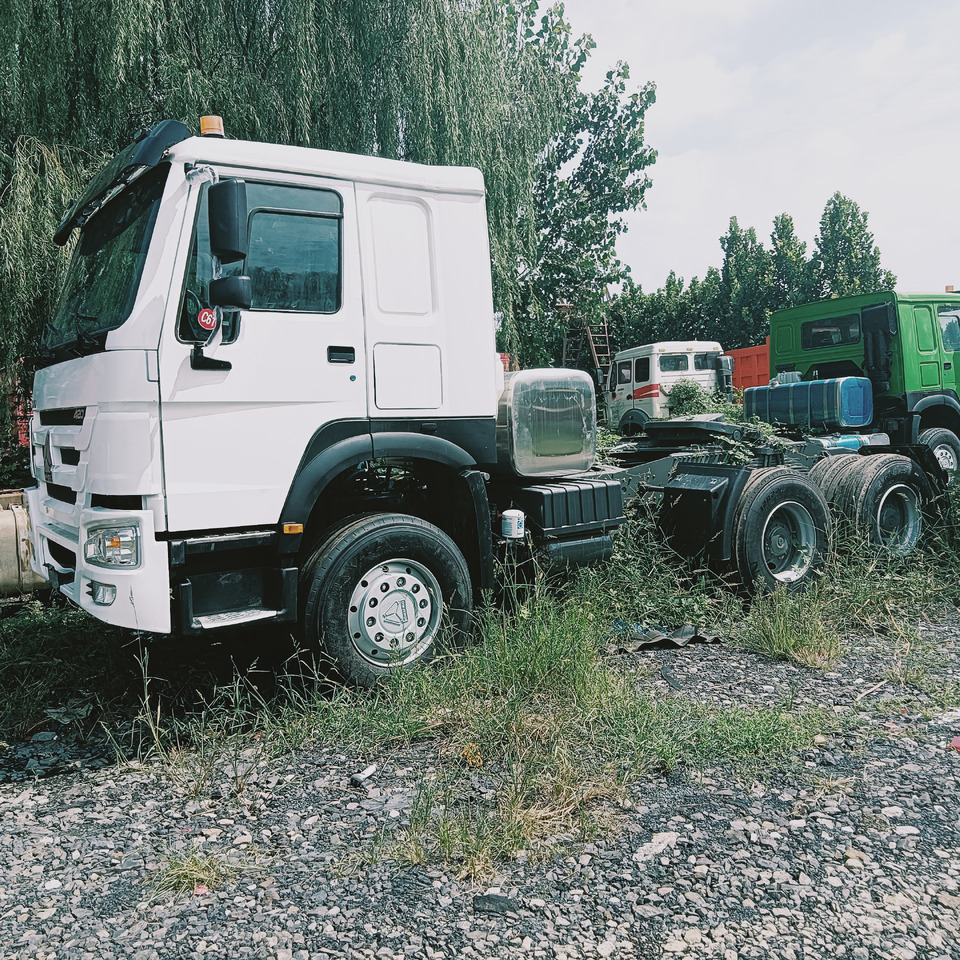 SINOTRUK HOWO - مقطورة السحب: صورة 2 SINOTRUK HOWO - مقطورة السحب: صورة 2