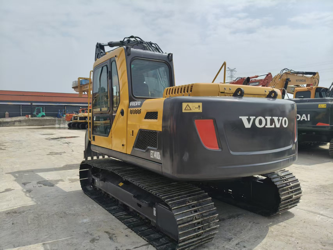 Volvo EC140DL - حفار زاحف: صورة 4 Volvo EC140DL - حفار زاحف: صورة 4