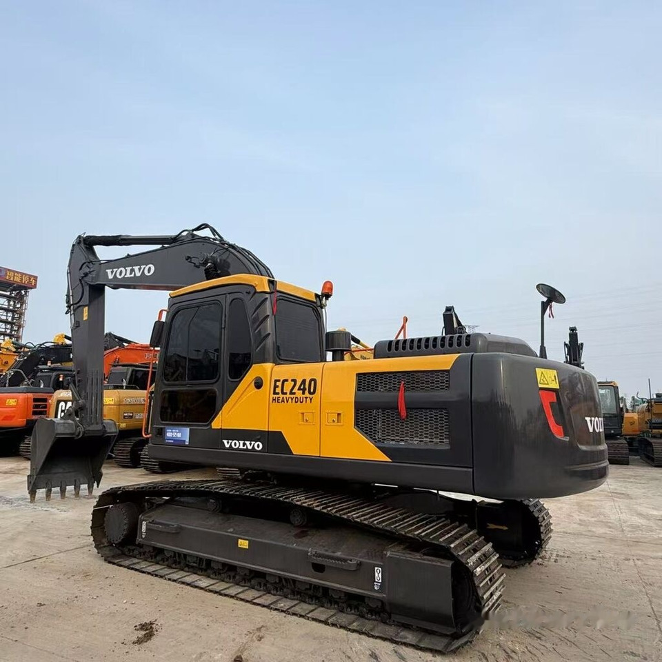 Volvo EC240 - حفار زاحف: صورة 1 Volvo EC240 - حفار زاحف: صورة 1