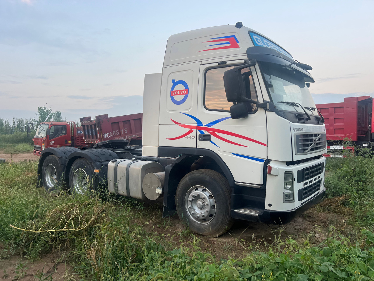 Volvo FM440 - مقطورة السحب: صورة 1 Volvo FM440 - مقطورة السحب: صورة 1