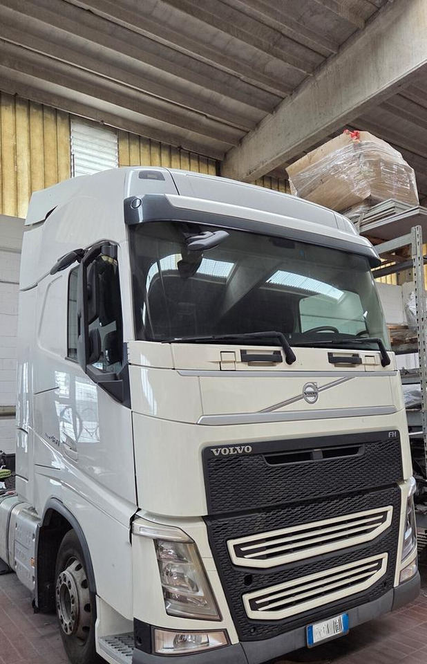 Cabina Volvo FH460 Alta Globetrotter - كابينة - شاحنة: صورة 2 Cabina Volvo FH460 Alta Globetrotter - كابينة - شاحنة: صورة 2